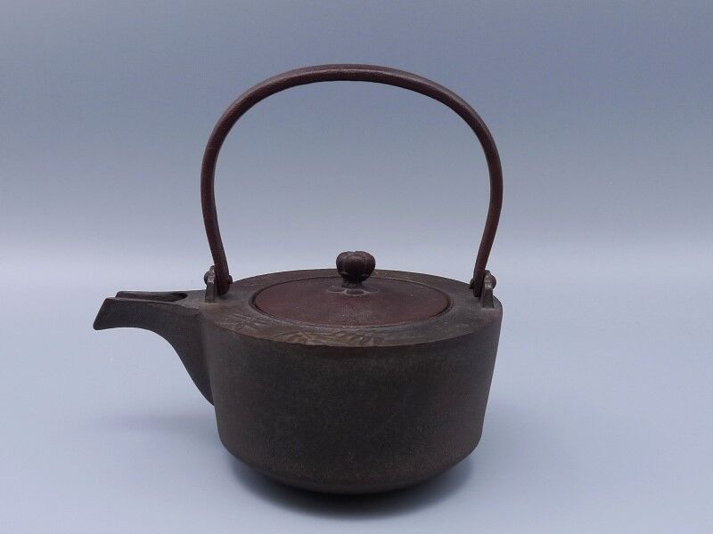 釜師 高橋敬典作 鉄製 竹地紋 銚子 | 昔縁 釜師 高橋敬典作 鉄製 竹地紋 銚子 | 昔縁