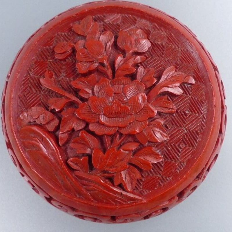 北京漆雕 内底七宝 剔紅 堆朱 唐草彫刻香合 | 昔縁