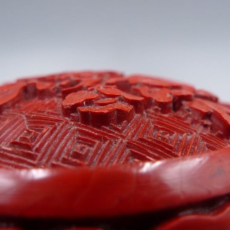 北京漆雕 内底七宝 剔紅 堆朱 唐草彫刻香合 | 昔縁