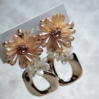 bijou flower brown.