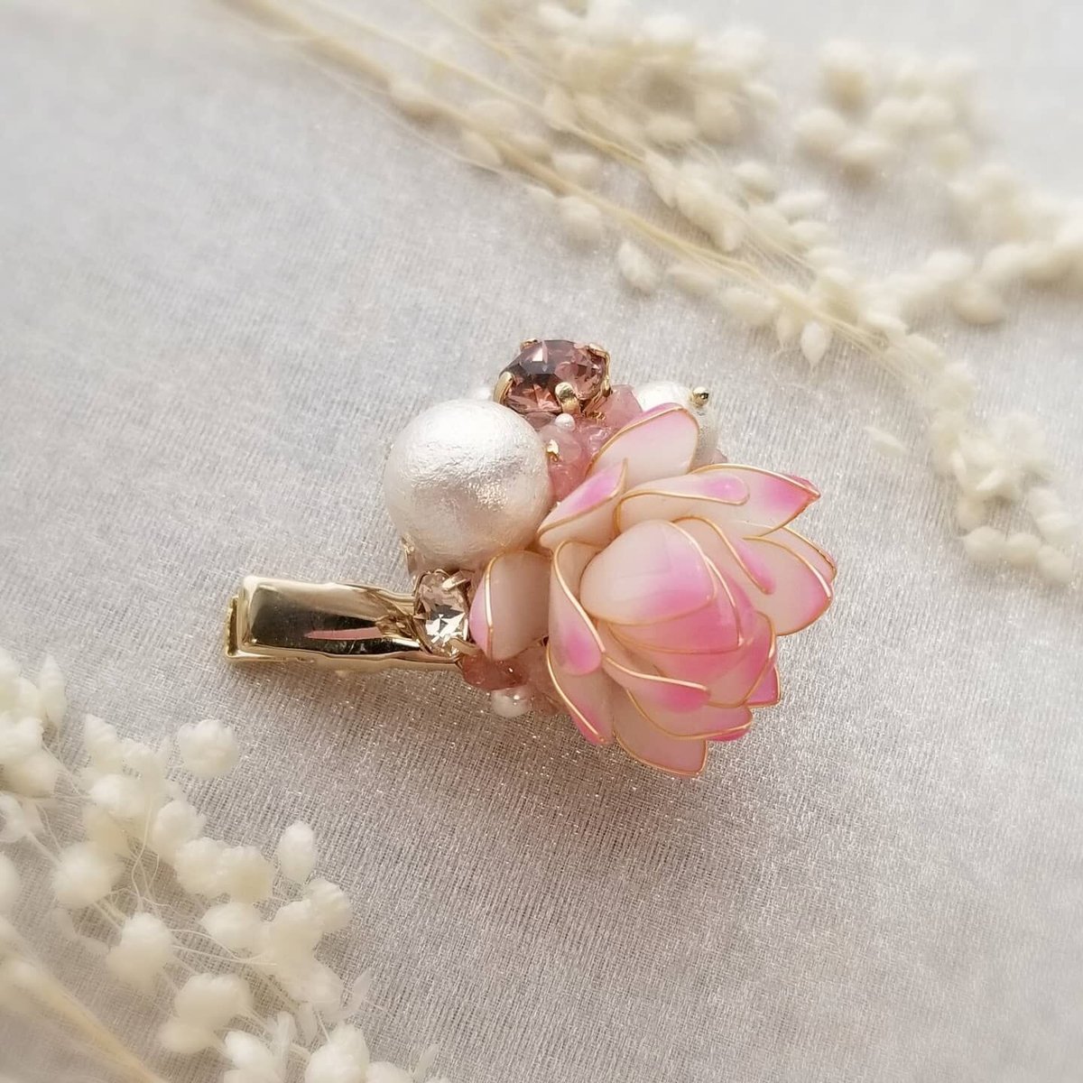 うすべに色の蓮のブローチ | Minorino Flower Jewelry