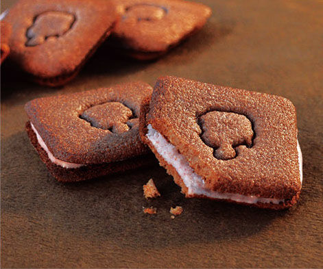 赤い靴の女の子（苺ショコララングドシャ） | 横浜大世界