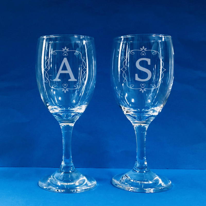 オーダーメイド商品 イニシャルグラス イニシャル彫刻】スタンダードワイングラス (ペア） | ガラスアート