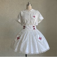 Little Nurseストラップスカート　ホワイト×レッド