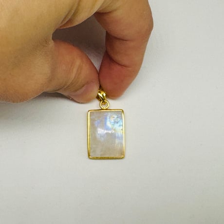ロイヤルブルームーンストーンのペンダントトップ