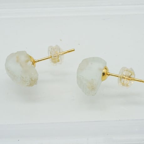 アクアマリンの原石ピアス