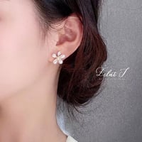 ◉アシメフラワーピアス◉