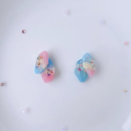 マーブルクリスタルのピアスorイヤリング(揺れるビーズパーツ取り外し可能)