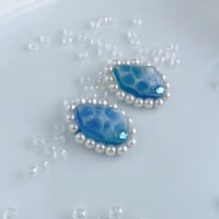 海底ブルークリスタルとパールビーズのピアス