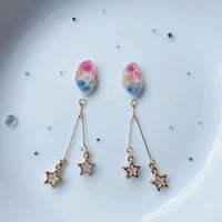 虹色クリスタルと揺れる星の2wayピアス