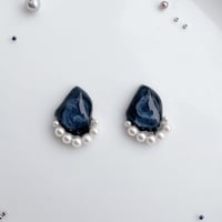 シックなクリスタルとパールのシンプルピアス
