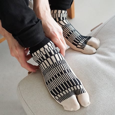《men's》random stripe tabi <beige × black> M-K03