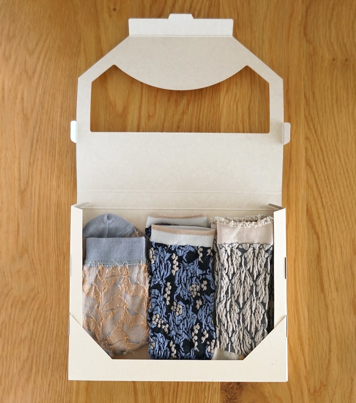 ギフトボックス（2〜3足用 / ポスト配達 / ご自宅用商品同梱不可