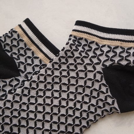 《men's》zigzag ankle socks <gray × black> M-K02