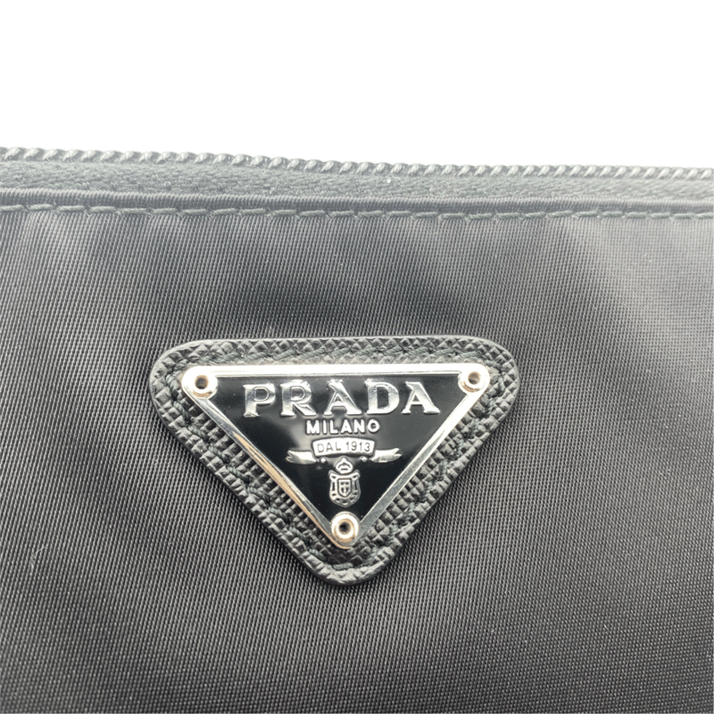 PRADA プラダ ロゴプレート ナイロンポーチ ブラック | ラクトク PRADA プラダ ロゴプレート ナイロンポーチ ブラック | ラクトク