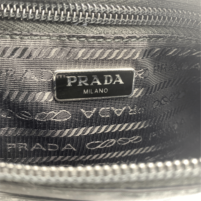 PRADA プラダ ロゴプレート ナイロンポーチ ブラック | ラクトク PRADA プラダ ロゴプレート ナイロンポーチ ブラック | ラクトク