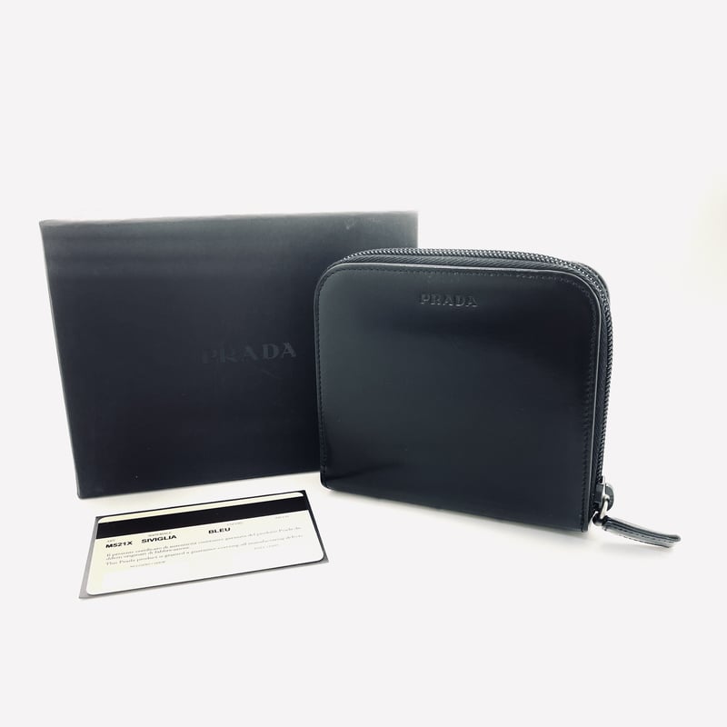 PRADA ブラックレザー折り財布 身近 PRADA ブラックレザー折り財布 身近