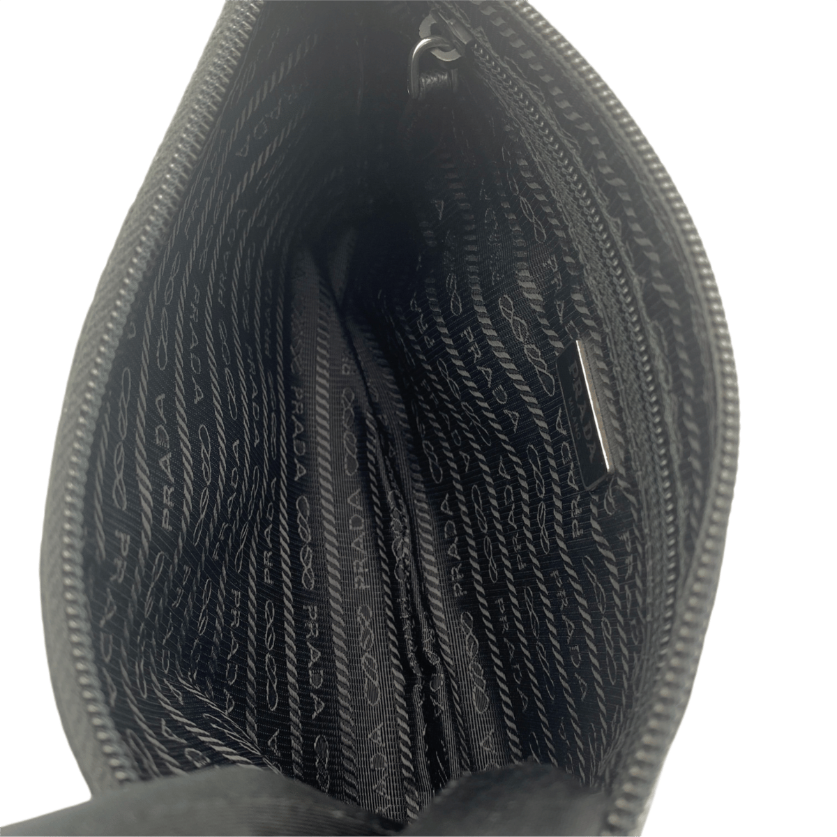 PRADA プラダ ロゴプレート ナイロンポーチ ブラック | ラクトク