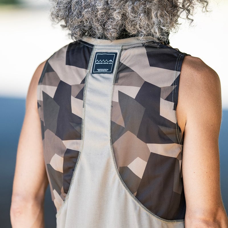 MMAマウンテンマーシャルアーツ　モザイクノースリーブ　Lサイズ MMAマウンテンマーシャルアーツ モザイクノースリーブ Lサイズ