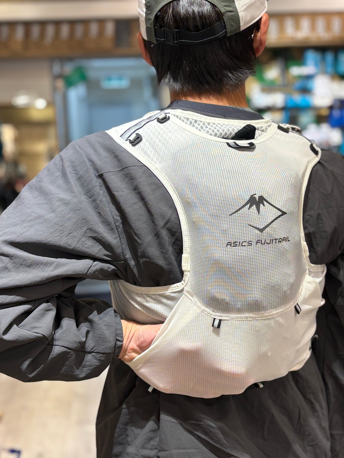 ASICS FUJITRAIL ベスト　7L Sサイズ asics アシックス / FUJITRAIL VEST フジトレイル ベスト《Cream》