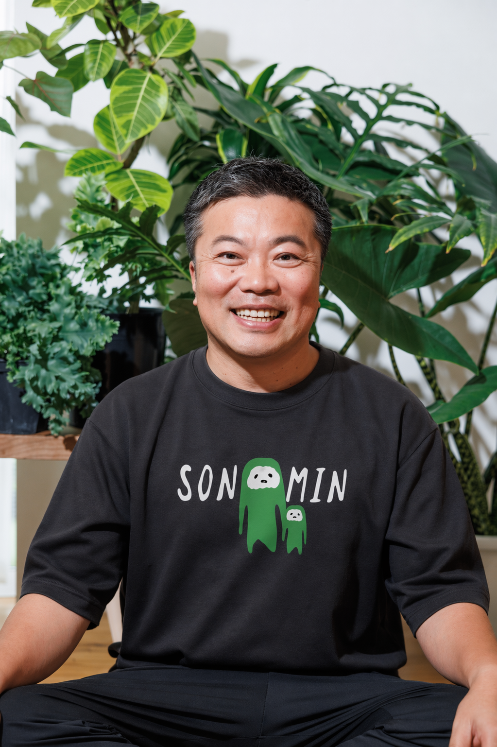 受注生産】ナマケモノSONMIN＜グリーン風＞Tシャツ | 村長の直売所
