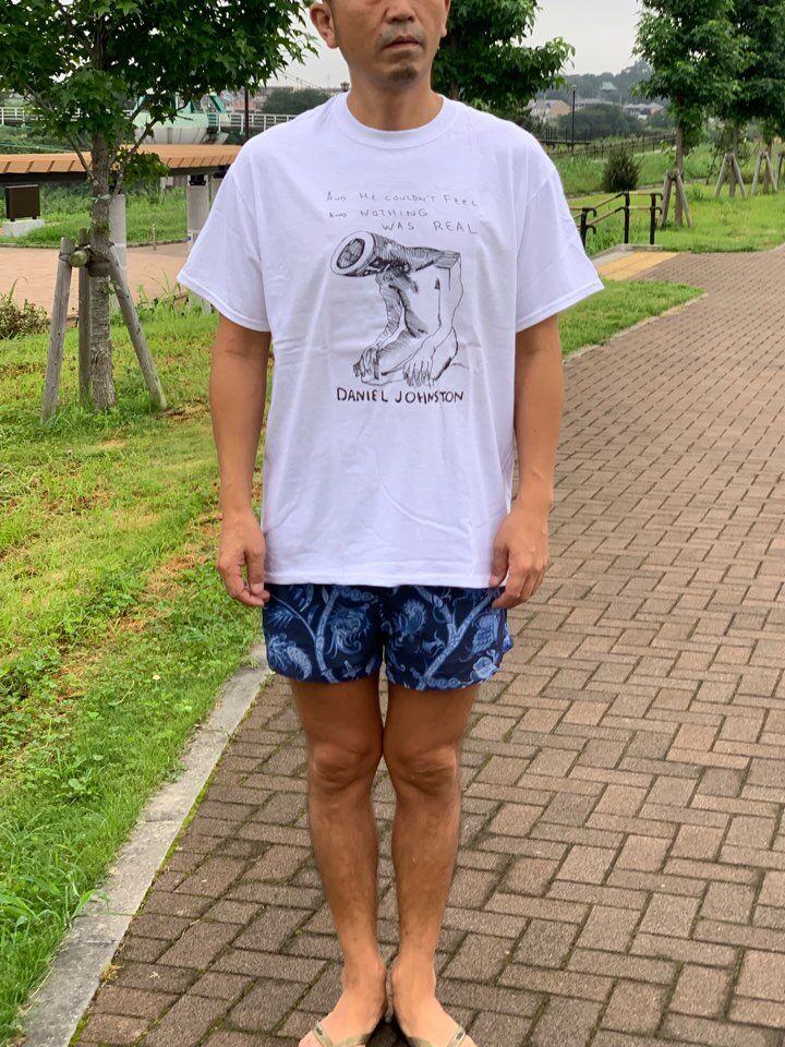 ダニエル・ジョンストン And He Couldn't Feel Tシャツ ホワイト ダニエル・ジョンストン And He Couldn't Feel Tシャツ ホワイト