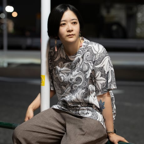 佐野藍個展Tシャツ アルビナリリー・ペイズリーTシャツ　モノクロ