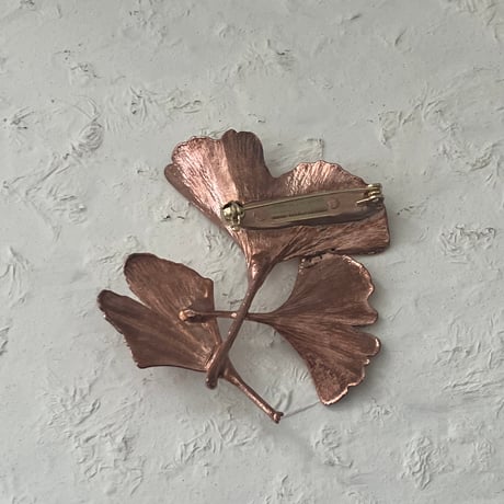 銅植物工房r.feuille(ドウショクブツコウボウ レフイユ)/ イチョウのブローチ