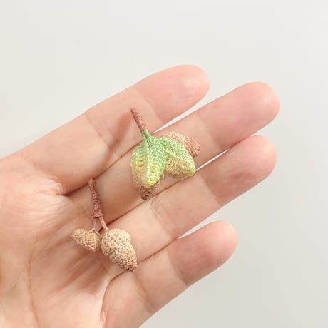 Shirotumekusa（しろつめくさ）　どんぐり　イヤリング・ ピアス