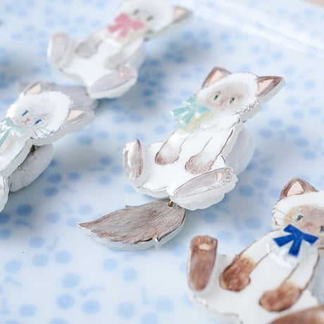donguri to ie(ドングリトイエ)/ しっぽゆらゆらねこのブローチ