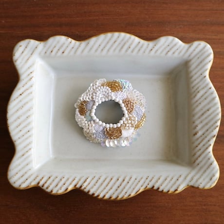 ito.iro.katachi(イトイロカタチ) / 刺繍ブローチ 【ハレノヒ×わっか】