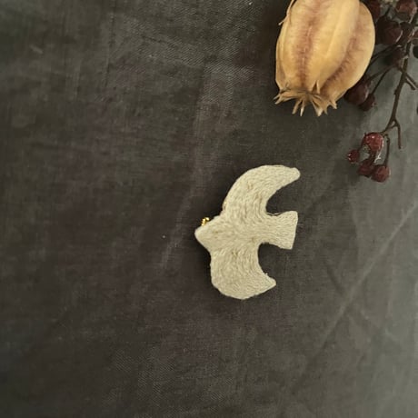 Flannel（フランネル）　刺繍ブローチ　とりさん