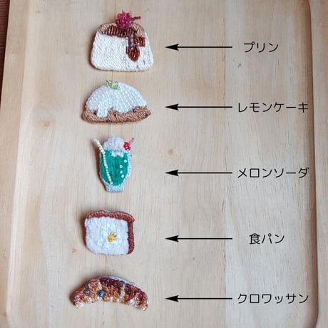 HandmadeZakka Ricca/ 刺繍ブローチ -レモンケーキ-