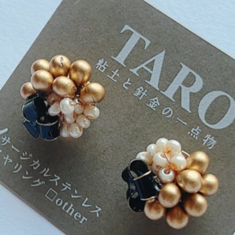 TARO/ブラックリボン×ゴールドピアス