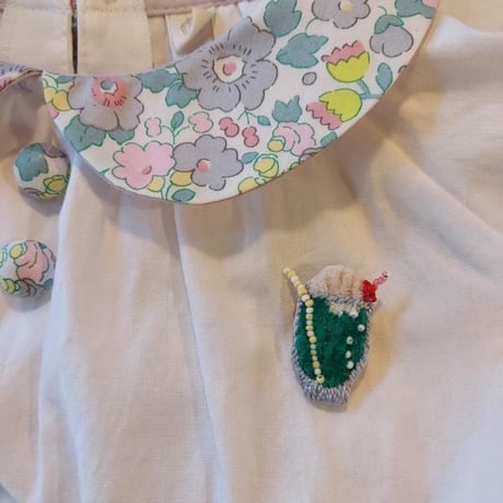 HandmadeZakka Ricca/ 刺繍ブローチ -メロンソーダ-