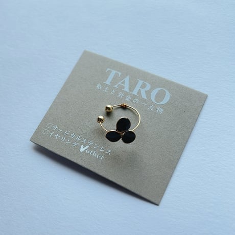 TARO/黒花イヤーカフ