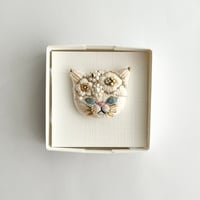 Manari／お花猫ブローチ