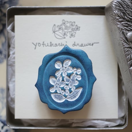 yofukashi drawer（ヨフカシドローワー） ブローチ　スタンプ風