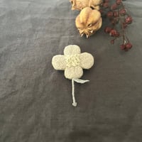 Flannel（フランネル）　刺繍ブローチ　はなみずき　アイボリー・ピンク