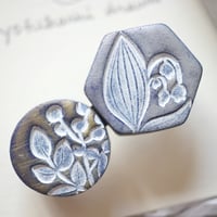 yofukashi drawer（ヨフカシドローワー） ブローチ　重ね付け風