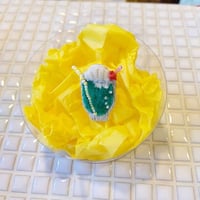 HandmadeZakka Ricca/ 刺繍ブローチ -メロンソーダ-