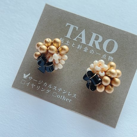 TARO/ブラックリボン×ゴールドピアス
