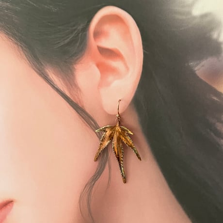 銅植物工房r.feuille(ドウショクブツコウボウ レフイユ)/ モミジのピアス