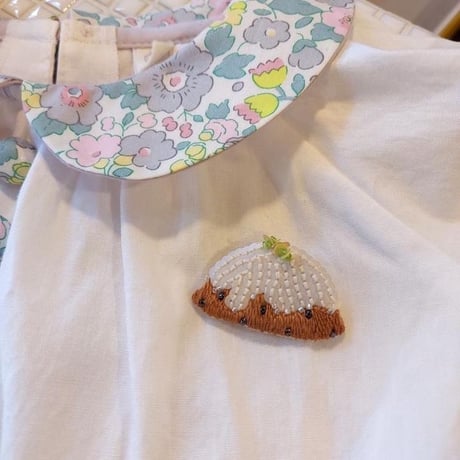 HandmadeZakka Ricca/ 刺繍ブローチ -レモンケーキ-