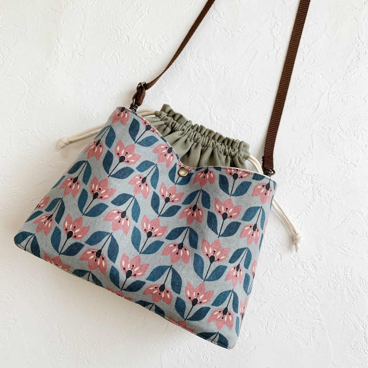えたまこ 北欧風森の星フラワー（スモーキーピンク）の巾着ショルダー  