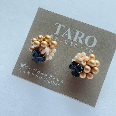 TARO/ブラックリボン×ゴールドピアス