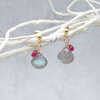 Simple+(シンプルプラス)/ ラブラドライトとルビーのピアス