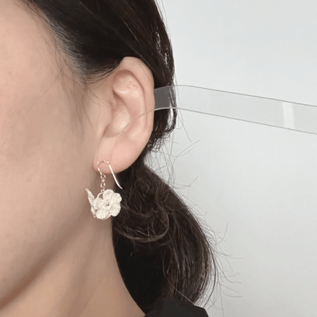 t＆/花3つのピアス・イヤリング