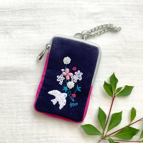 TTT♡   ウエイト枠  刺繍イニシャルポーチ♡ Kiraru様 専用♡ ウエイト枠 刺繍イニシャルポーチ♡ - メルカリ