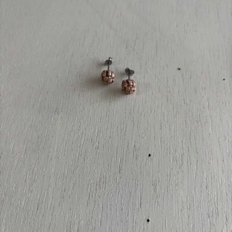 atelier hemslojd(アトリエ　ヘムスロイド)  革粒ピアス　小